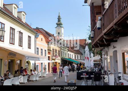 Kroatien, Zagreb, der Glockenturm der Marienkirche, Crkva Sv Marija, Tkalciceva, Tkalciceva Straße, Gornji Grad. Stockfoto