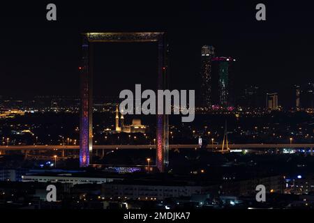 Dubai, Vereinigte Arabische Emirate. 25. November 2022: Dubai Frame ist ein architektonisches Wahrzeichen im Zabeel Park in Dubai City in den Vereinigten Arabischen Emiraten Stockfoto