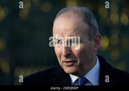 Dossierfoto vom 12. Oktober 01/23 von Tanaiste und Außenminister Micheal Martin, der nach einem Treffen mit Nordirland-Minister Chris Heaton-Harris vor den Medien im Schloss Hillsborough sprach. Herr Martin hat gesagt, dass die Ergebnisse eines Berichts über die psychische Versorgung von Kindern in Irland "inakzeptabel" sind. Sie kommt, nachdem der HSE bei seinen psychischen Gesundheitsdiensten für Kinder Fehler zugegeben hat, nachdem ein unabhängiger Bericht eine Reihe von Problemen mit Nachsorgeterminen und der Überwachung von Kindern auf Medikamente dargelegt hat. Ausgabedatum: Montag, 23. Januar 2023. Stockfoto