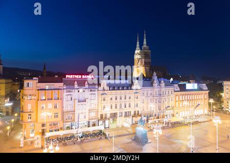 Kroatien, Zagreb, der Hauptplatz - Trg bana Jelacica, bei Nacht. Stockfoto