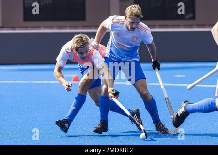 BHUBANESWAR – Justen Blok (L, NED) und Dennis Warmerdam (NED) während des Trainings im Vorfeld des Viertelfinals der Fußballweltmeisterschaft in Indien. AP WILLEM VERNES Stockfoto