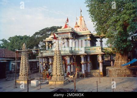 Der Mahalakshmi-Tempel oder Mahalaxmi-Tempel ist einer der berühmtesten Tempel von Dahanu, der sich auf dem Mumbai-Ahmedabad Highway in der Gegend von Dahanu befindet. Es ist Mahalakshmi gewidmet. Dieser Tempel wurde 1306 von Koli König Jayabha Mukne vom Staat Jawhar bei der Gründung von Jawhar erbaut. Stockfoto