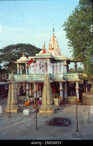 Der Mahalakshmi-Tempel oder Mahalaxmi-Tempel ist einer der berühmtesten Tempel von Dahanu, der sich auf dem Mumbai-Ahmedabad Highway in der Gegend von Dahanu befindet. Es ist Mahalakshmi gewidmet. Dieser Tempel wurde 1306 von Koli König Jayabha Mukne vom Staat Jawhar bei der Gründung von Jawhar erbaut. Stockfoto