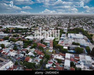 Luftaufnahme des ader-Turms in Richtung des Viertels Villa Ballester Stockfoto