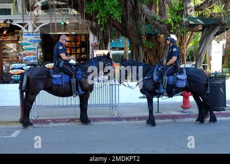 Key West Cops auf Pferden Stockfoto