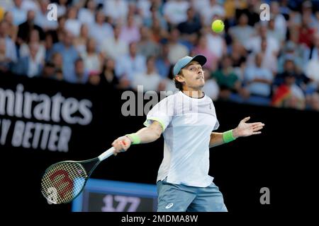 23. Januar 2023: 22. Samen ALEX DE MINAUR von Australien gegen 4. Samen NOVAK DJOKOVIC von Serbien in der Rod Laver Arena in einem 4.-Runden-Spiel der HerrenSingles am 8. Tag der Australian Open 2023 in Melbourne, Australien. Sydney Low/Cal Sport Media Stockfoto