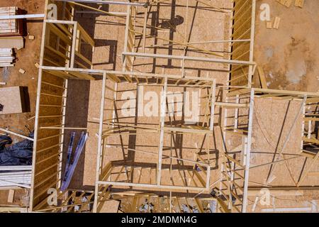 Bei Holzrahmenbalken, die im Wohnungsbau verwendet werden, Neubau Stockfoto