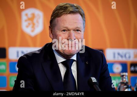 Zeist, Niederlande. 23. Januar 2023. ZEIST, NIEDERLANDE - JANUAR 23: Trainer Ronald Koeman aus den Niederlanden während einer Pressekonferenz der niederländischen Männer-Fußballmannschaft auf dem KNVB Campus am 23. Januar 2023 in Zeist, Niederlande (Foto von Broer van den Boom/Orange Pictures) Kredit: Orange Pics BV/Alamy Live News Stockfoto