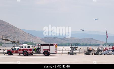 Oberst Jeremy Ford, 152. Airlift Wing Commander, landet während seines letzten Fluges „fini-Flight“ mit dem Flügel am 26. Juli 2022 ein C-130 Hercules Flugzeug auf dem Luftwaffenstützpunkt Nevada in Reno, Nevada. Ford ist seit 2021 Befehlshaber der „High Rollers“ der 152er und wird Anfang August abreisen, um eine neue Position im Büro der Nationalgarde im Pentagon in Arlington, Virginia, zu übernehmen Stockfoto