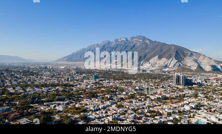 Berge und Himmel in Monterrey, Mexiko Stockfoto
