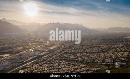 Berge und Himmel in Monterrey, Mexiko Stockfoto