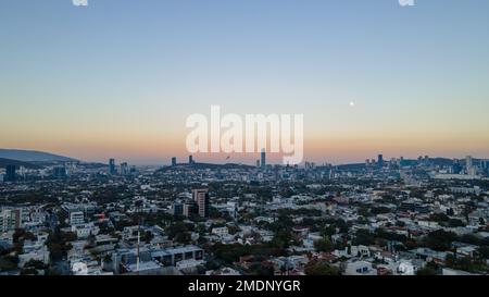 Berge und Himmel in Monterrey, Mexiko Stockfoto