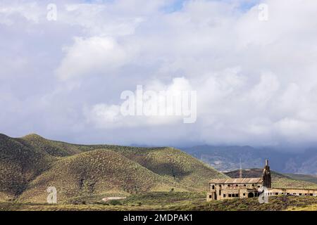 Verlassene Kirche und unvollendete Leprakolonie, Lepra-Dorf in Abades, Granadilla de Abona, Teneriffa, Kanarische Inseln, Spanien Stockfoto