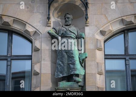Bronzefigur, Schmied, Borsighaus, Chausseestraße, Mitte, Berlin, Deutschland Stockfoto