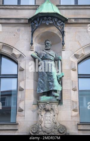Bronzefigur, Schmied, Borsighaus, Chausseestraße, Mitte, Berlin, Deutschland Stockfoto