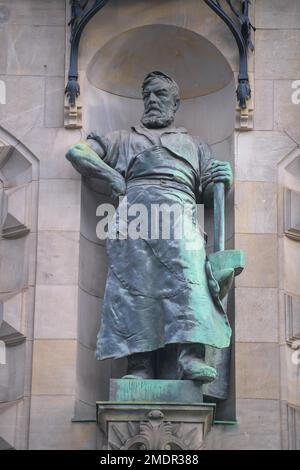 Bronzefigur, Schmied, Borsighaus, Chausseestraße, Mitte, Berlin, Deutschland Stockfoto
