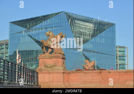 Moltkebruecke, Cube Berlin, Washingtonplatz Mitte, Berlin, Deutschland Stockfoto