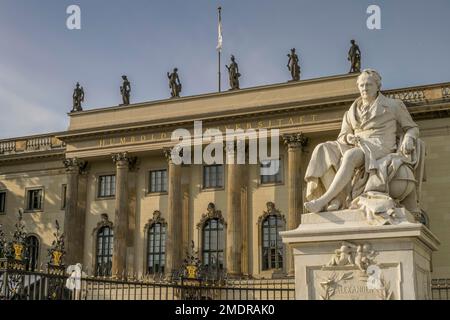 Denkmal Alexander von Humboldt, Hauptgebäude, Humboldt-Universität, unter den Linden, Mitte, Berlin, Deutschland Stockfoto