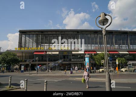 Terrassen am Zoo, McDonald's, Bahnhof Zoo Charlottenburg Berlin Deutschland Stockfoto