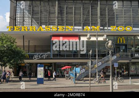 Terrassen am Zoo, McDonald's, Bahnhof Zoo Charlottenburg Berlin Deutschland Stockfoto