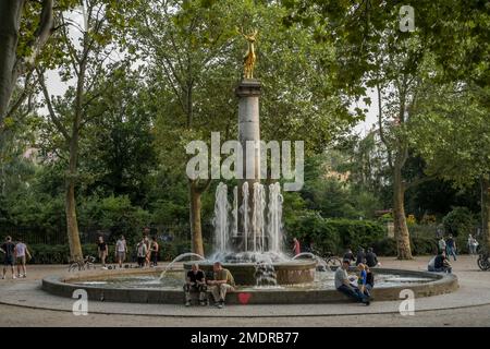 Brunnen Zum Goldenen Hirschen, Rudolph Wilde Park, City Park, Schoeneberg, Tempelhof-Schoeneberg, Berlin, Deutschland Stockfoto