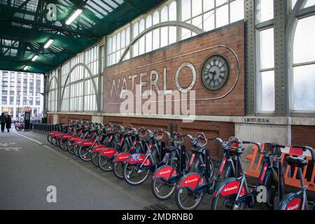 Santander Bikes können an der Waterloo Station gemietet werden Stockfoto