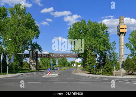 Werkstor Arcelor Mittal Steelworks, vormals Eko Stahl, B112, Eisenhuettenstadt, Brandenburg, Deutschland Stockfoto