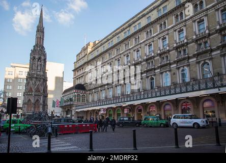 Charing Cross Station, London, mit Taxi Stockfoto