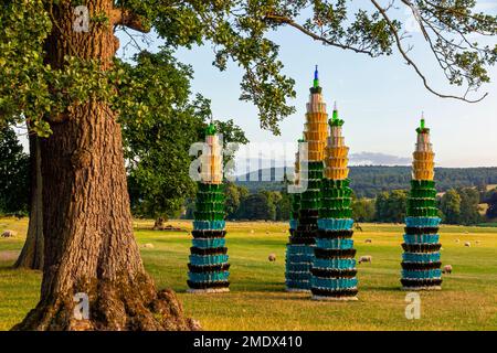 Elysian Towers von Brent Allen Spears oder Shrine bei der Radical Horizons Exhibition of Burning man Festival Skulpturen in Chatsworth Derbyshire UK 2022 Stockfoto