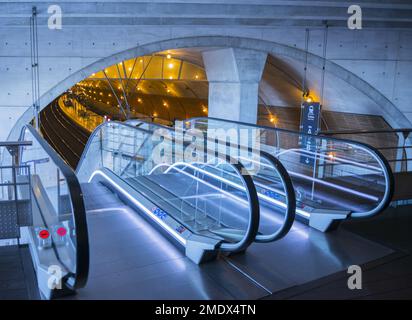 Gare de Monaco - Rolltreppe im Bahnhof in Monte Carlo, Provence-Alpes-Côte d'Azur, Monaco. Stockfoto