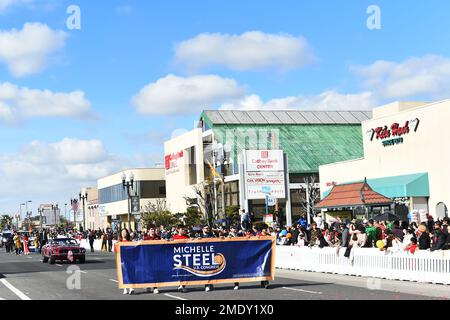 WESTMINSTER, KALIFORNIEN - 22. JANUAR 2023: Banner für Kongressabgeordnete Michelle Steele bei der Tet Parade zur Feier des Jahres der Katze. Stockfoto