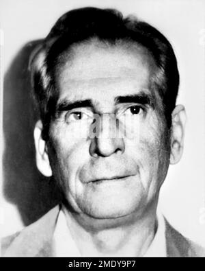 1990 Ca, Castelvetrano , Trapani , ITALIEN :The Mafia Boss FRANCESCO MESSINA DENARO ( 1928 - 1998 ), alias DON CICCIO , italian COSA NOSTRA Mafioso , Vater des Killer-Verbrechers MATTEO MESSINA DENARO ( geboren am 26 . april 1962 auch bekannt als Diabolik oder U Siccu ) . Beide Fotos wurden von der italienischen Polizei diffamiert. Unbekannter Fotograf. - GESCHICHTE - FOTO STORICHE - FOTO TESSERA SEGNALETICA - FOTOTESSERA - PORTRÄT - RITRATTO - LINSE - OCCHIALI DA Stockfoto