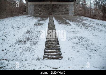 Treppen einer Autobahnbrücke, Vorchdorf, Österreich Stockfoto