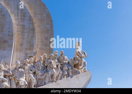 Lissabon, Portugal. Padrão dos Descobrimentos oder Denkmal der Entdeckungen. Das Denkmal wurde in Form eines Karavells erbaut und ehrt Portugiesen Stockfoto