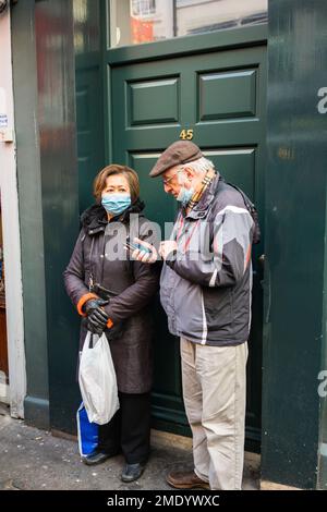 Ein weißes Paar in China Town in London, England, Großbritannien Stockfoto