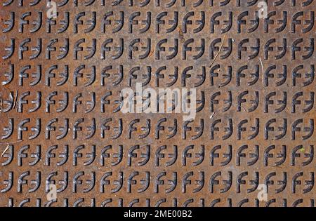 RIO DE JANEIRO, BRASILIEN - 30. DEZEMBER 2019: Metallisch rostige Oberfläche, Detail des Inspektionsdeckels Stockfoto