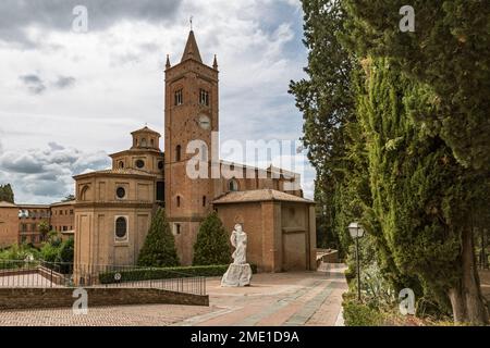 Abbazia di Monte Oliveto Maggiore, ein großes Benediktinerkloster in der Toskana, Italien. Stockfoto