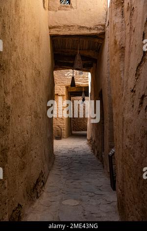 Saudi-Arabien, Al-Ula, enge Altstadtgasse Stockfoto