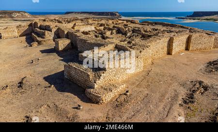 Oman, Dhofar, Taqah, Luftpanorama der antiken Ruinen von Sumhuram Stockfoto