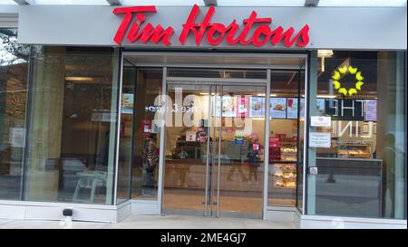 Tim Hortons Coffee Shop in Surrey, BC, Kanada Stockfoto