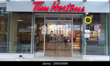 Tim Hortons Coffee Shop in Surrey, BC, Kanada Stockfoto