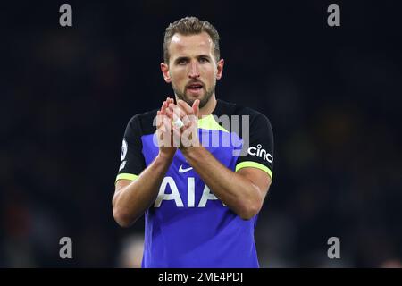 London, Großbritannien. 23. Januar 2023. Harry Kane von Tottenham lobt die Fans an dem Abend, als er mit Jimmy Greaves einen Rekord beim Premier League-Spiel in Craven Cottage, London, erzielte. Der Bildausdruck sollte lauten: David Klein/Sportimage Credit: Sportimage/Alamy Live News Stockfoto