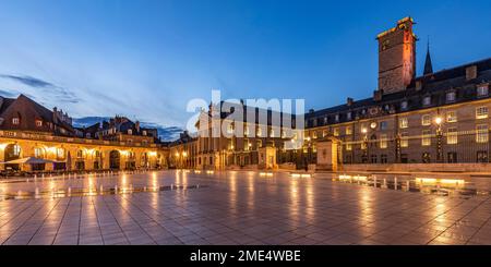 Frankreich, Bourgogne-Franche-Comte, Dijon, Palast der Herzöge von Burgund in der Dämmerung Stockfoto