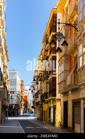 Cartagena, Spanien - 20. September 2020: Spazieren Sie durch die schönen Straßen der Altstadt von Cartagena. Spanien Stockfoto