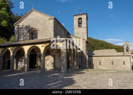 Franciscan Sanctuary von La Verna an sonnigen Tagen Stockfoto
