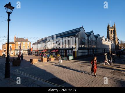 Überdachter Markt, Marktplatz. Stockport Reiseartikel für das Stadtzentrum. Stockport war einst die Heimat der UKS-Hutindustrie und hat ein Museum, das Hüten gewidmet ist.Picture Credit Garyroberts/worldwidefeatures.com Stockfoto