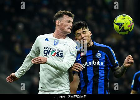 Mailand, Italien. 23. Januar 2023. Liam Henderson von Empoli und Joaquin Correa vom FC Internazionale während des Fußballspiels FC Internazionale gegen Empoli der italienischen Serie A in Mailand, Italien, am 23. Januar 2023 Kredit: Piero Cruciatti/Alamy Live News Stockfoto