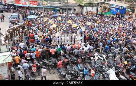 Colombo, Westprovinz, Sri Lanka. 23. Januar 2023. Die Hafengewerkschaft Sri Lankas hat am 23. Januar 2023 außerhalb der Hafenbehörde in Colombo einen regierungsfeindlichen Protest gegen Steuerreformen gegen die Wirtschaftskrise durchgeführt. (Kreditbild: © Saman Abesiriwardana/Pacific Press via ZUMA Press Wire) NUR REDAKTIONELLE VERWENDUNG! Nicht für den kommerziellen GEBRAUCH! Stockfoto