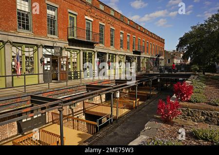 Geschäfte entlang Factors Walk, River Street Place, Savannah, Georgia Stockfoto