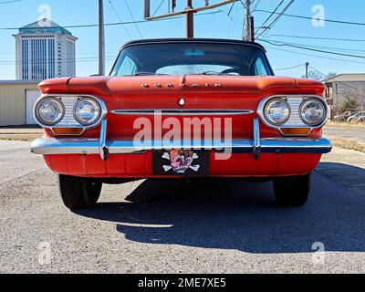 Oldtimer 1963 Chevrolet oder Chevy Corvair 900 Monza Spyder oder Auto Vorderansicht des Grills. Stockfoto